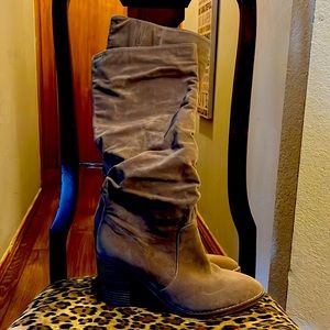 Beautiful tan suede boots